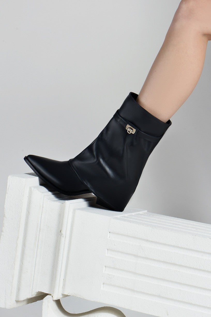 Urban Affair Black Boots 50