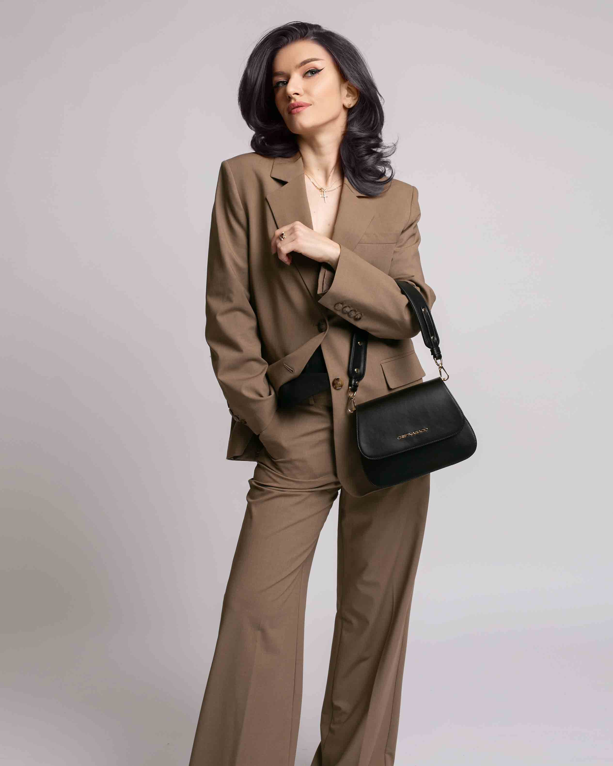 Capri * Total Black
